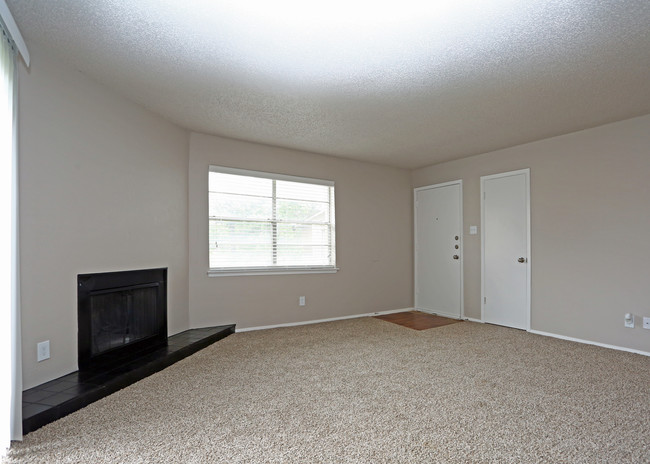 Toscana Apartments in Bedford, TX - Building Photo - Interior Photo