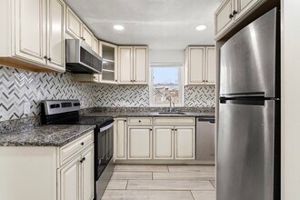 249 W Main St in Avon, MA - Building Photo - Building Photo