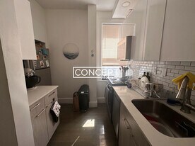 111 Park Dr in Boston, MA - Building Photo