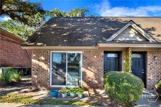 102 W Magnolia Ave in Savannah, GA - Building Photo - Building Photo