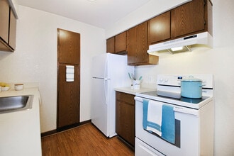 Cedaridge in Farmington Hills, MI - Foto de edificio - Building Photo