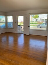 2340 Ocean St in Carlsbad, CA - Foto de edificio - Building Photo