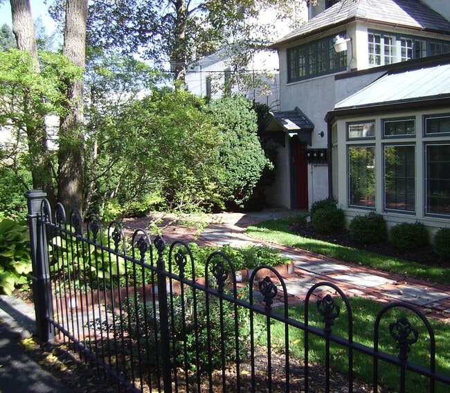 7900 Germantown Ave, Unit 2B in Philadelphia, PA - Building Photo - Building Photo