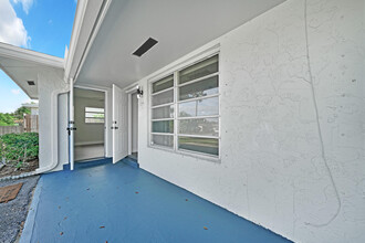 104 Palamino Cir in Boca Raton, FL - Building Photo - Building Photo