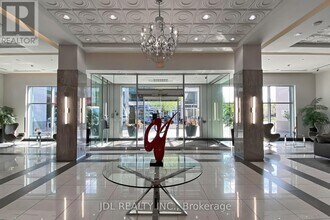 7171-7171 Yonge St in Markham, ON - Building Photo - Building Photo