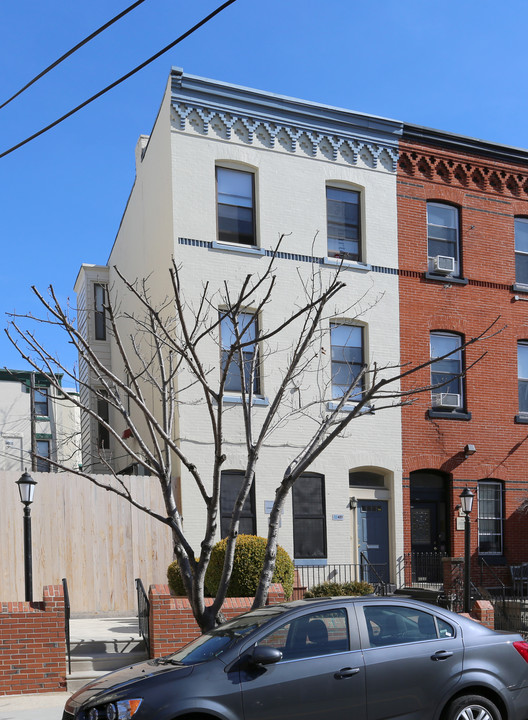 4051 Locust St in Philadelphia, PA - Foto de edificio