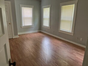 2518 Waller St in Waller, TX - Foto de edificio - Building Photo