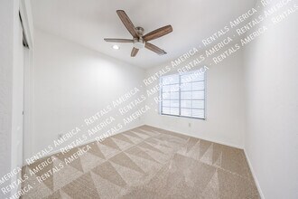 13041 W Mauna Loa Ln in El Mirage, AZ - Foto de edificio - Building Photo