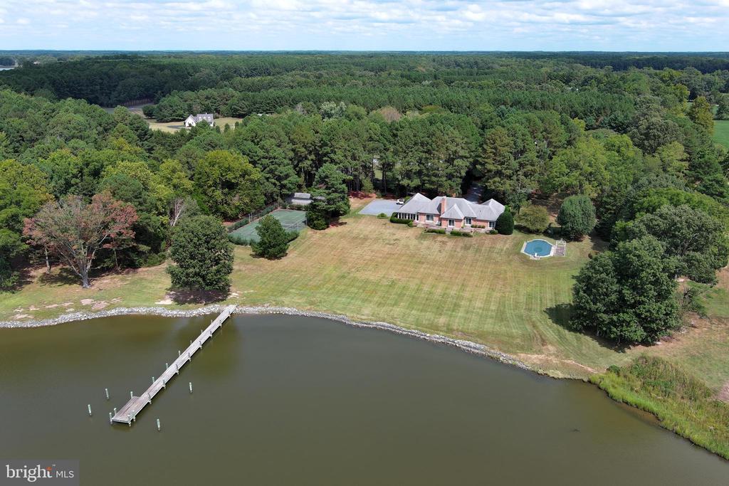 9338 Bantry Rd in Easton, MD - Building Photo