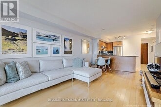 18 Kenaston Gardens in Toronto, ON - Building Photo - Building Photo