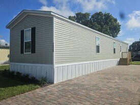 1030 Myakka Dr in North Fort Myers, FL - Building Photo