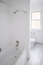 6901 S Crandon Ave in Chicago, IL - Building Photo - Building Photo