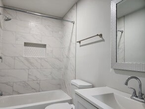 17651 Graham St in Dumfries, VA - Foto de edificio - Building Photo