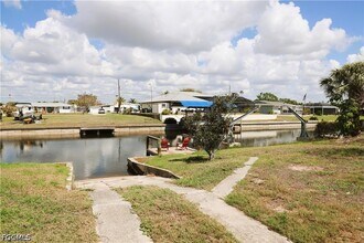 21380 Edgewater Dr in Port Charlotte, FL - Building Photo - Building Photo