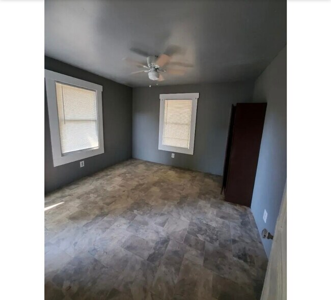 305 E Lambert St in San Antonio, TX - Building Photo - Building Photo