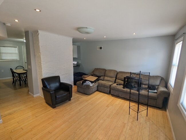 1824 Fox Way, Unit Front in Pittsburgh, PA - Foto de edificio - Building Photo