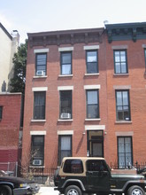 77 Saint Marks Pl in Brooklyn, NY - Foto de edificio - Building Photo