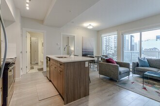 10410-1102 102 Ave NW in Edmonton, AB - Building Photo - Building Photo