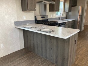 2042 Marmoor Dr in Shelby Township, MI - Foto de edificio - Building Photo