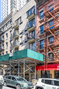 221 E 82nd St in New York, NY - Building Photo - Building Photo