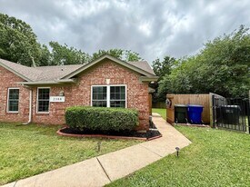 2308 Heatherfield Ln in Norman, OK - Building Photo