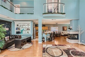 7237 W Mesa Vista Ave in Las Vegas, NV - Building Photo - Building Photo
