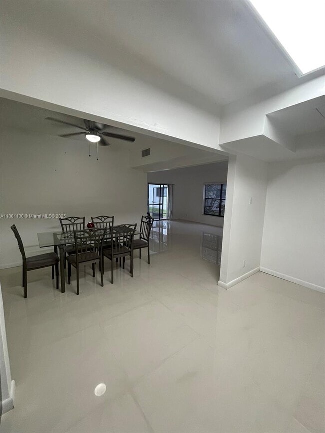 2718 S University Dr in Davie, FL - Building Photo - Building Photo