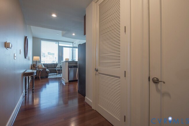 301 Virginia St in Richmond, VA - Foto de edificio - Building Photo