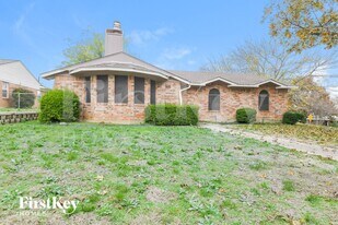 500 Hinton St in Grand Prairie, TX - Building Photo