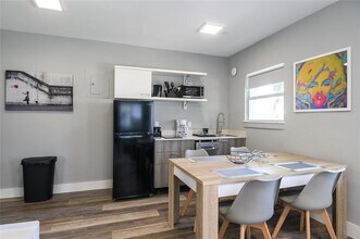 1020 N Victoria Park Rd in Fort Lauderdale, FL - Building Photo - Building Photo