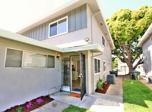 9017 Casals St in Sacramento, CA - Building Photo - Building Photo