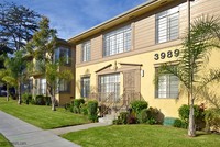 Baldwin Village in Los Angeles, CA - Foto de edificio - Building Photo