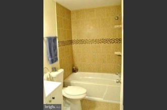 305 T St NW, Unit A in Washington, DC - Building Photo - Building Photo