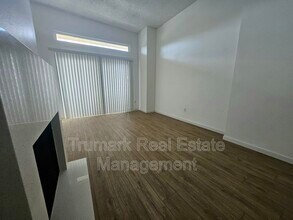 14605 Burbank Blvd in Los Angeles, CA - Building Photo - Building Photo
