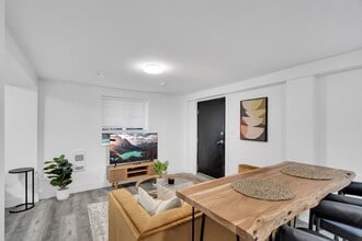 2325 Glen Dr in Vancouver, BC - Building Photo - Building Photo