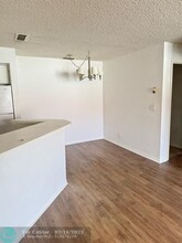 3350 Pinewalk Dr N in Margate, FL - Foto de edificio - Building Photo