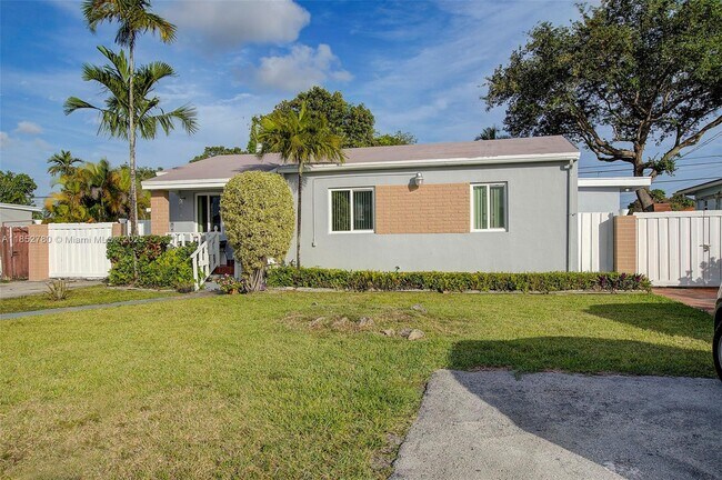 1721 SW 75th Avenue Rd in Miami, FL - Building Photo - Building Photo