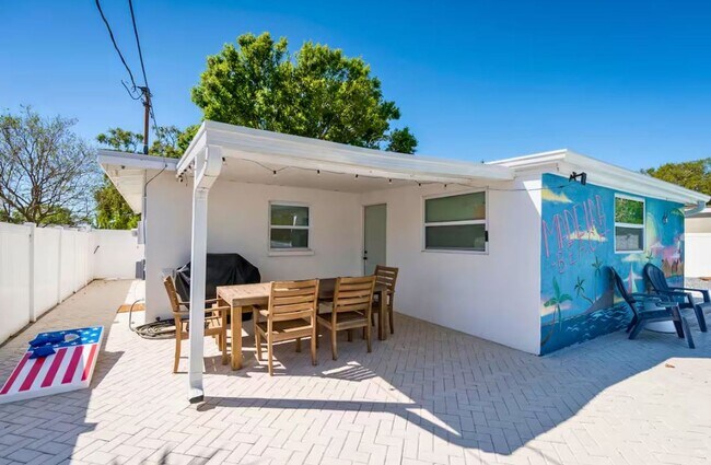 10907 57th Ave in Seminole, FL - Foto de edificio - Building Photo