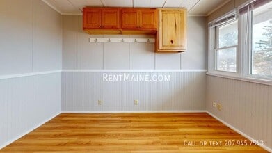 18 Main Rd in Holden, ME - Foto de edificio - Building Photo