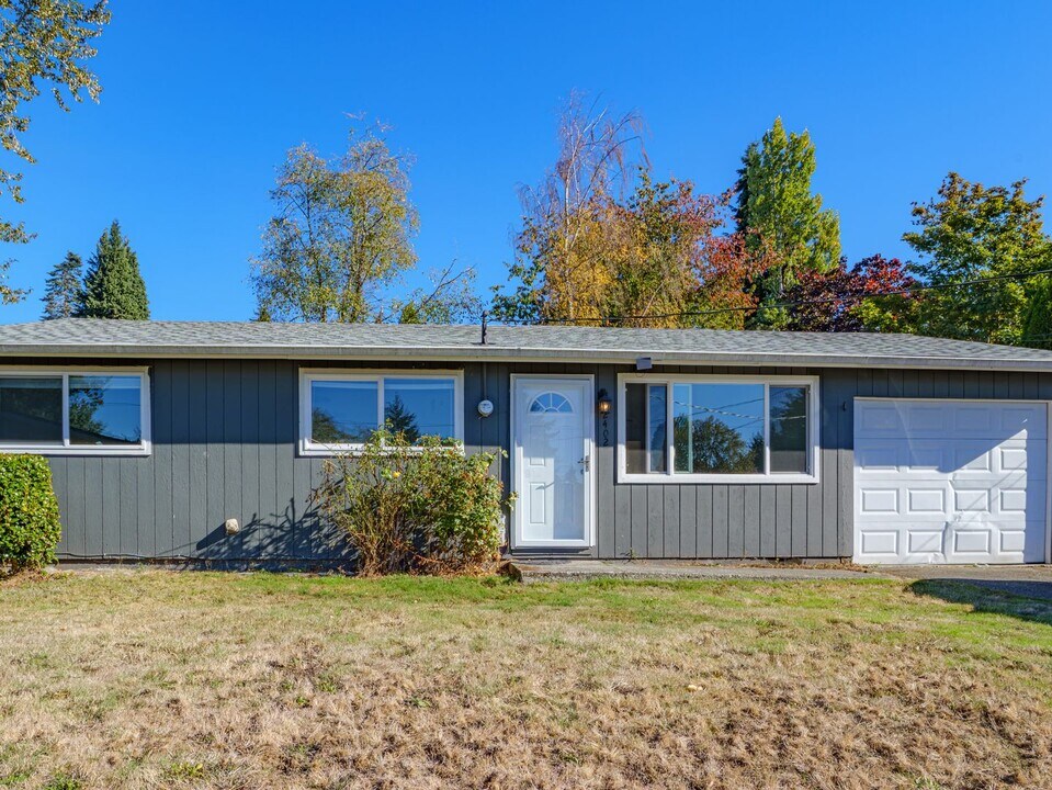 2402 SW 329th St in Federal Way, WA - Building Photo