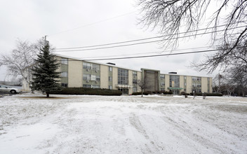 Garden Terrace Apartments in Milwaukee, WI - Building Photo - Building Photo