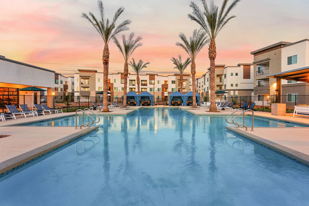 Ascend At Black Canyon in Phoenix, AZ - Foto de edificio