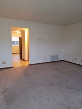 7 Peartree Ln in Glen Carbon, IL - Building Photo - Building Photo
