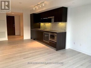 80 Queens Wharf Rd in Toronto, ON - Building Photo - Building Photo