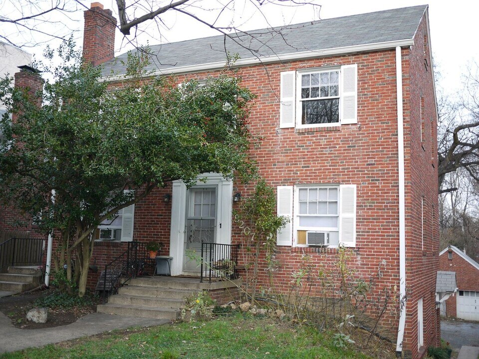 8207 Garland Ave in Takoma Park, MD - Building Photo