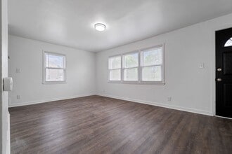 25 Midland Heights Cir in Midland, PA - Building Photo - Building Photo