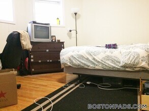 1426 Commonwealth Ave in Boston, MA - Foto de edificio - Building Photo