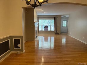 158 Tiffany Ln in Royal Oak, MI - Foto de edificio - Building Photo