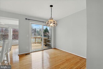 114 Shirley Square SE in Leesburg, VA - Building Photo - Building Photo