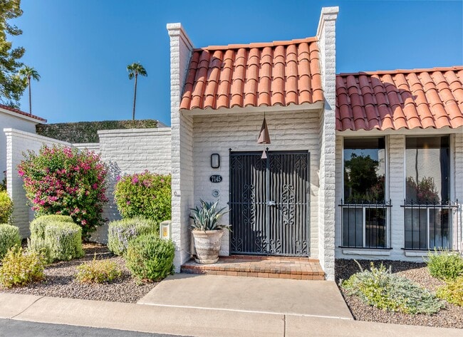 7145 E McDonald Dr in Paradise Valley, AZ - Building Photo - Building Photo